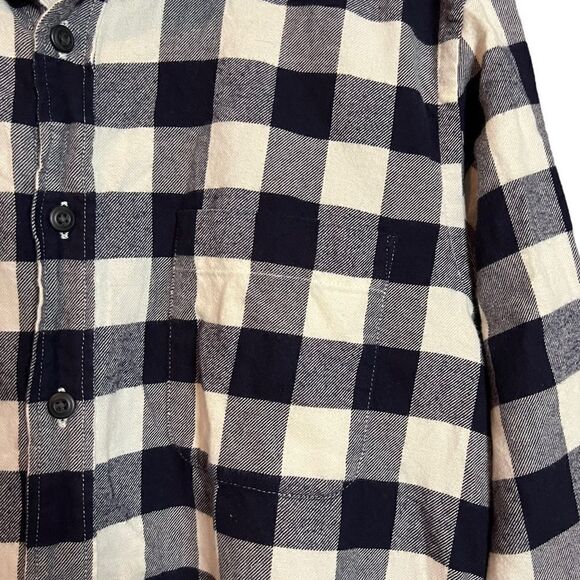Uniqlo navy and white flannel button down shirt. - Picture 6 of 10